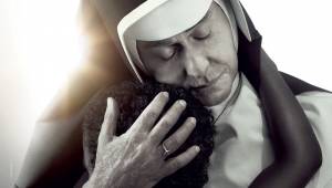Compaixão é a palavra que define o primeiro clipe do filme ‘Irmã Dulce’