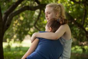 Very Good Girls | Elizabeth Olsen e Dakota Fanning em um drama adolescente indie