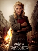 Cartaz oficial do filme A Menina que Roubava Livros