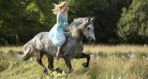 Disney divulga o teaser trailer e o cartaz de Cinderela