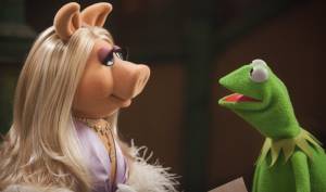 Canção-tema de Muppets 2 é uma declaração de amor de Kermit para Piggy