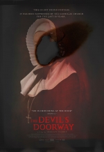 Cartaz oficial do filme The Devil’s Doorway