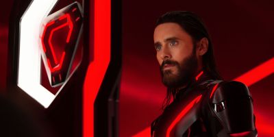 Crítica do filme Tron: Ares | A história rasa do ChatGPT que ganhou novos Ares com gráficos incríveis