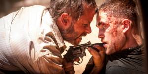Crítica de The Rover - A Caçada | Road Movie Australiano bem visceral